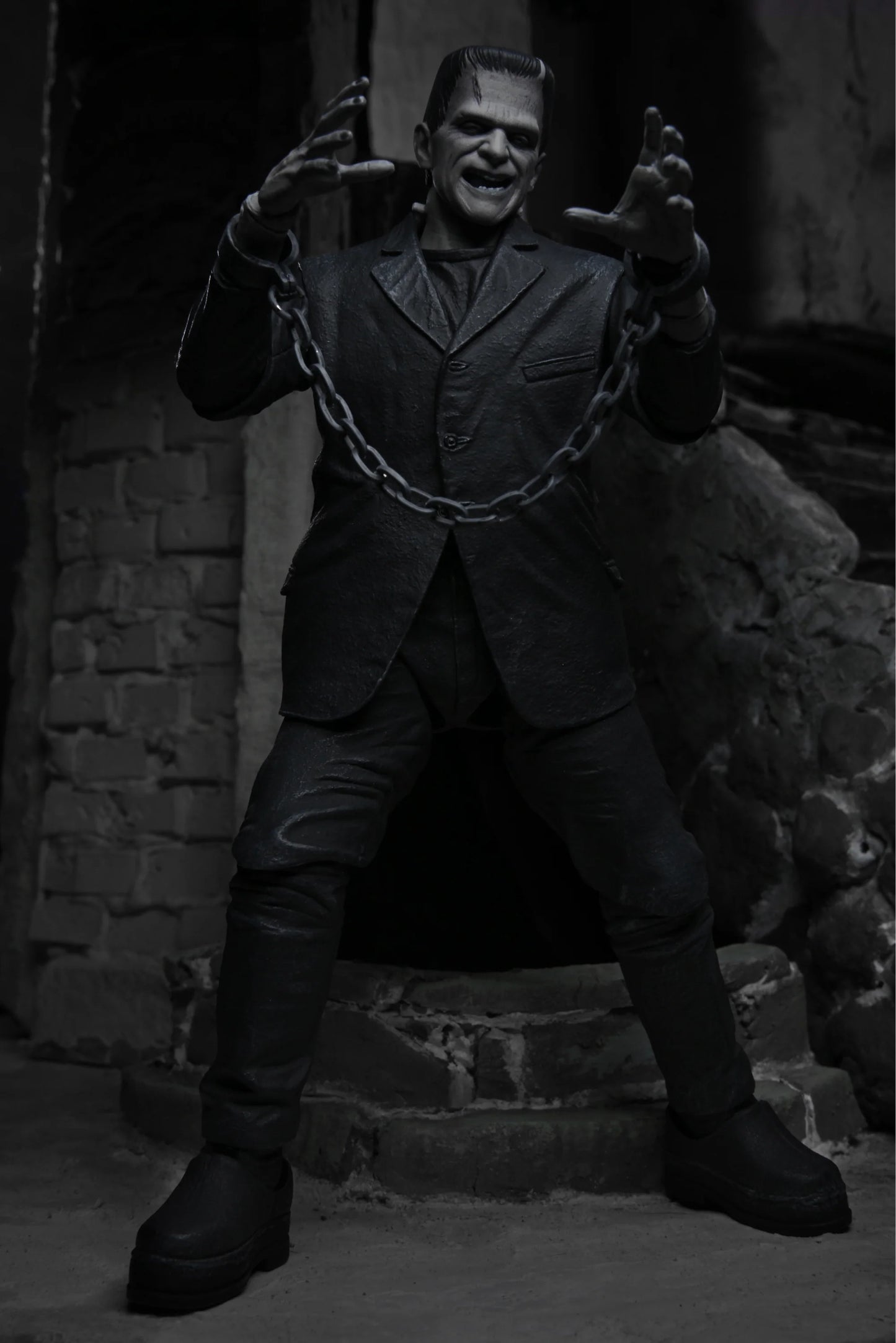 UNIVERSAL FRANKENSTEIN S MONSTER B&W ULTIMATE 7IN AF