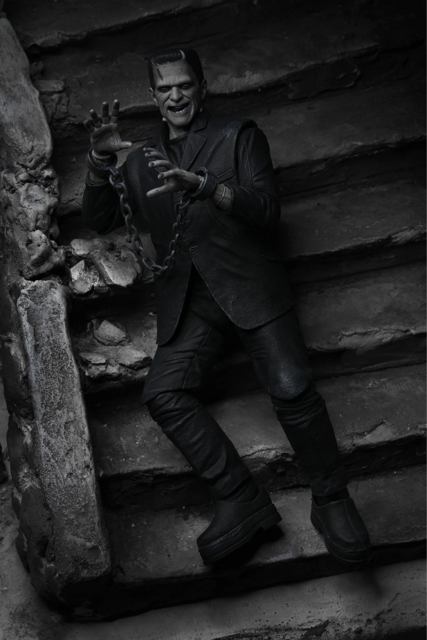 UNIVERSAL FRANKENSTEIN S MONSTER B&W ULTIMATE 7IN AF