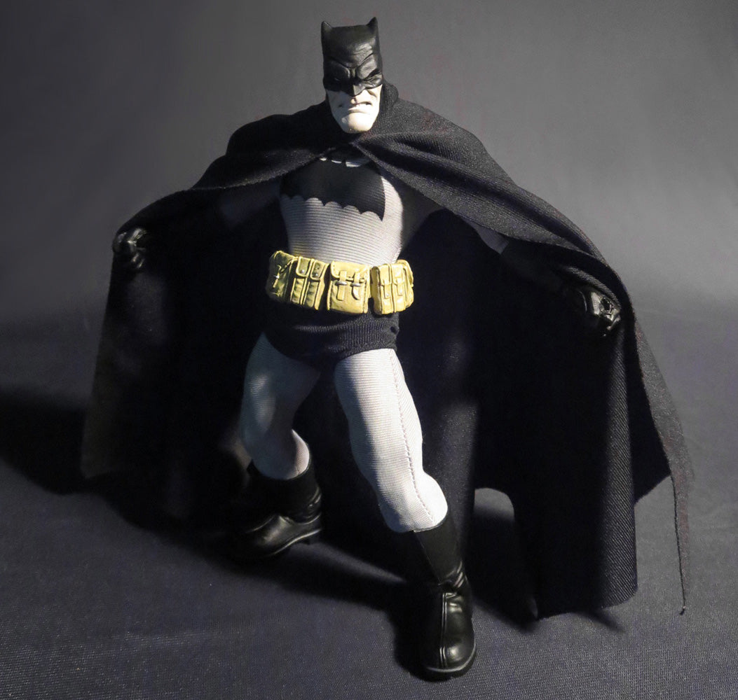 Mezco Toyz One:12 Collective Presents: The Dark Knight Batman Action Figure