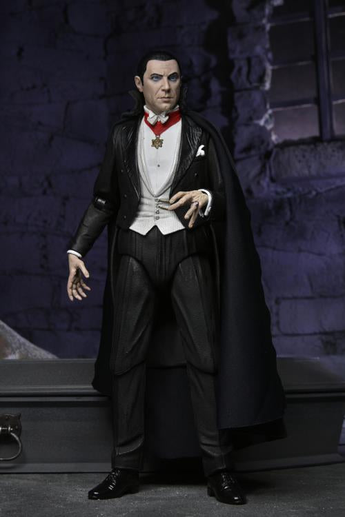Universal Monsters Ultimate Dracula (Transylvania) Figure