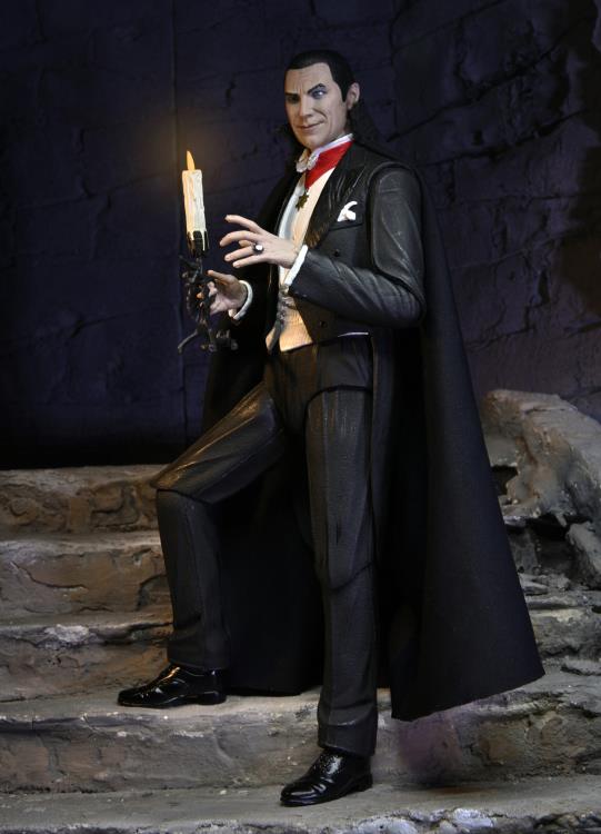 Universal Monsters Ultimate Dracula (Transylvania) Figure