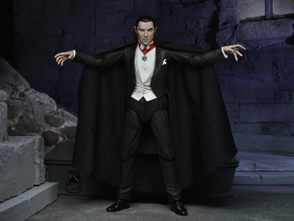 Universal Monsters Ultimate Dracula (Transylvania) Figure