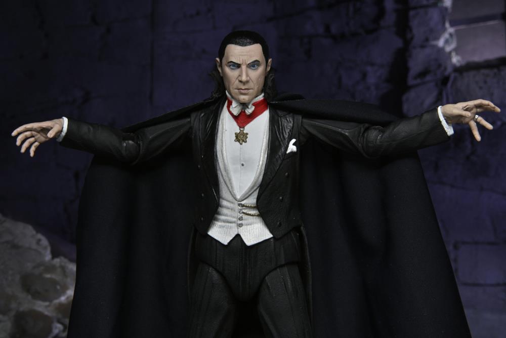 Universal Monsters Ultimate Dracula (Transylvania) Figure