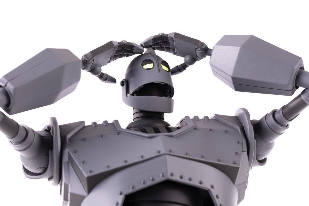 The Iron Giant MONDO MECHA One-sixth scale collectible figure