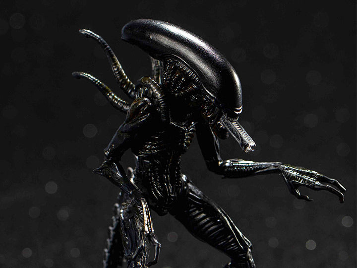 Alien vs. Predator Alien Warrior 1:18 Scale Action Figure by HIYA TOYS