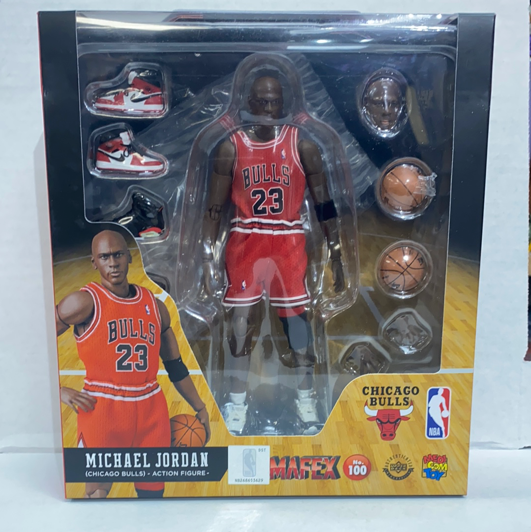 MAFEX Michael Jordan アクションフィギュア Michael Jordan Chicago Bulls Red Road Uniform MAFEX Action