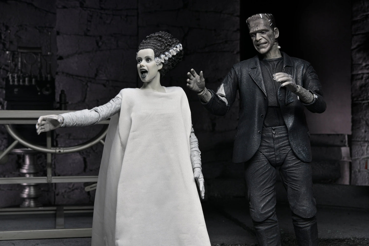 Universal Monsters - 7” Scale Action Figure - Bride of Frankenstein 90th Anniversary The Monster & His Mate 2pk (B&W)