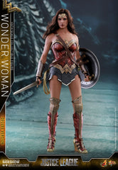 WONDER WOMAN DELUXE VERSION Sixth Scale Figure by Hot Toys