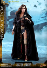 WONDER WOMAN DELUXE VERSION Sixth Scale Figure by Hot Toys