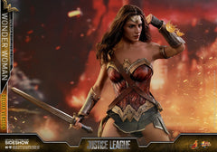 WONDER WOMAN DELUXE VERSION Sixth Scale Figure by Hot Toys