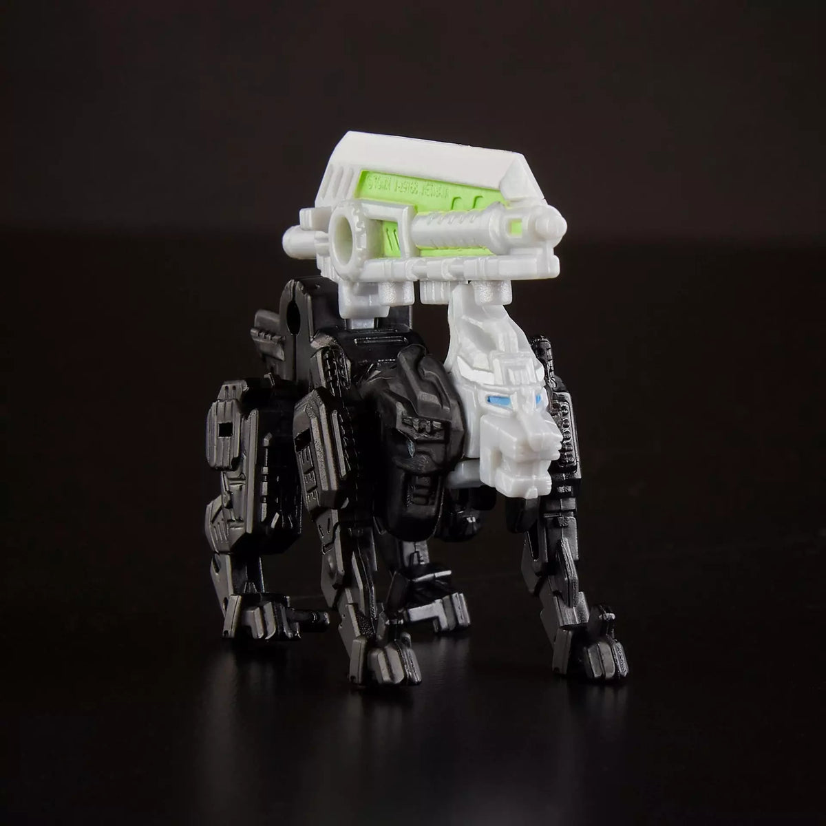 Transformers Generations War for Cybertron: Siege Deluxe Class Autobot Greenlight with Dazzlestrike