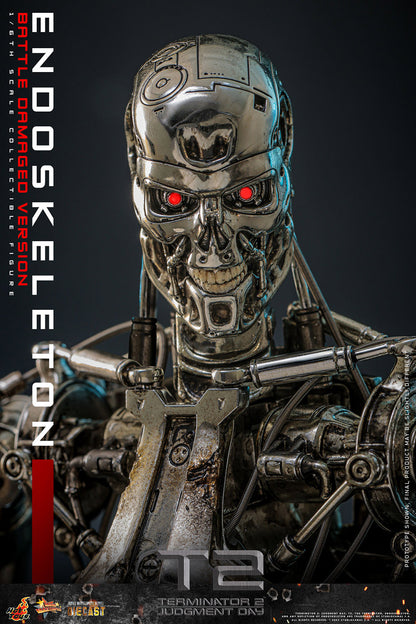 (Pre-Order) Endoskeleton (Battle Damaged Version) Hot Toy