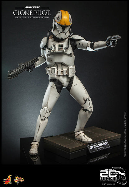 Clone Pilot Sixth Scale Figure by Hot Toys