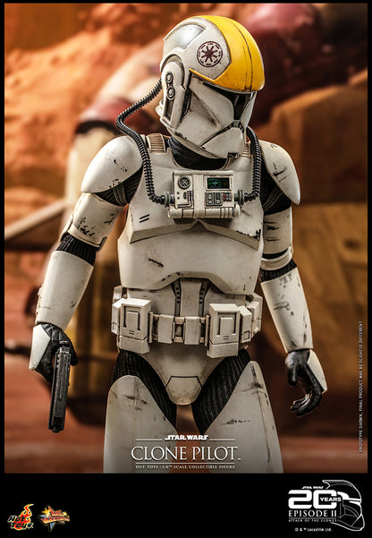 Clone Pilot Sixth Scale Figure by Hot Toys