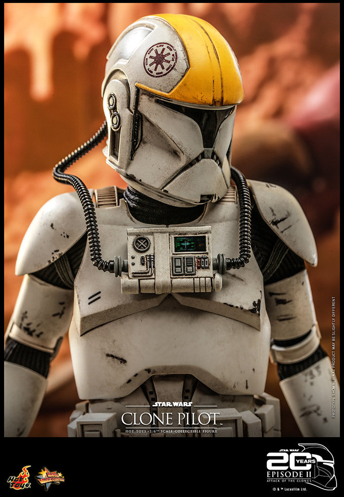 Clone Pilot Sixth Scale Figure by Hot Toys