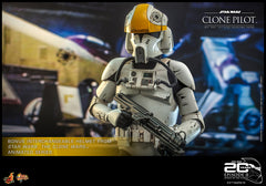 Clone Pilot Sixth Scale Figure by Hot Toys