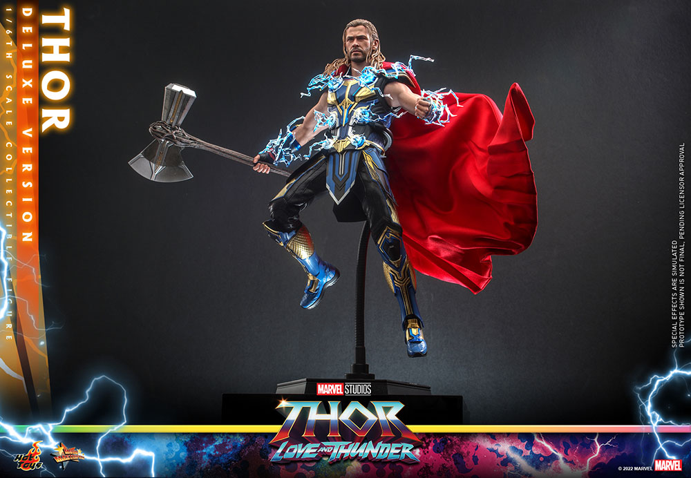 Thor (Deluxe Version) Sixth Scale Figure by Hot Toys